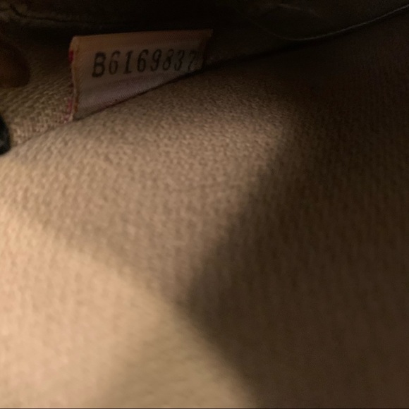 EUC Dooney & Bourke Dot Wristlet- needs cleaning - Picture 4 of 4